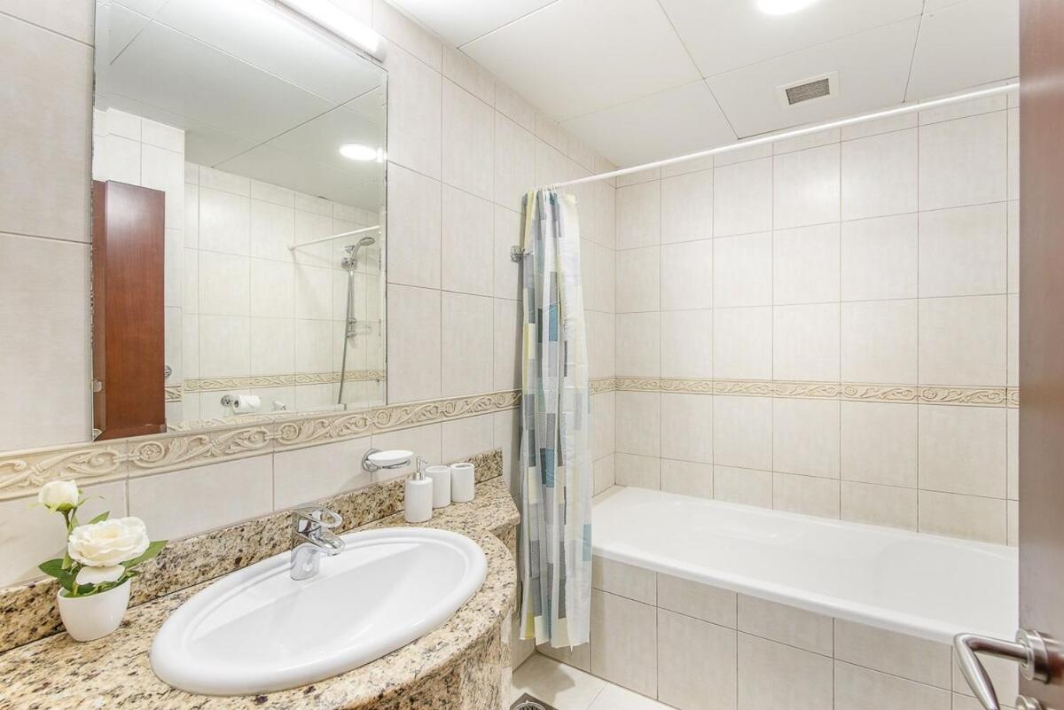 Spectacular 2-bedroom At Princess Tower In Marina! Vakantiehuis Dubai